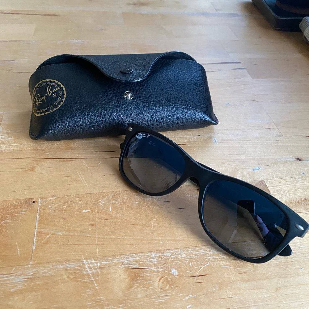 Ray Ban New Wayfarer Classic Polarized Matte Black Men’s Medium Size